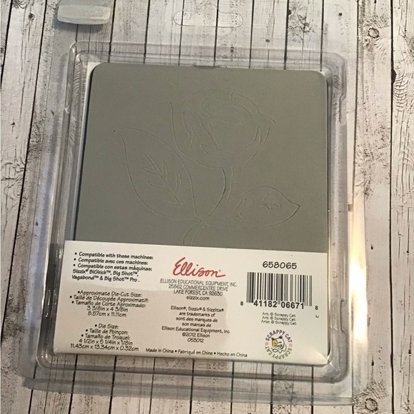 Sizzix Rose Die with stem and leaves - Picture 2 of 3